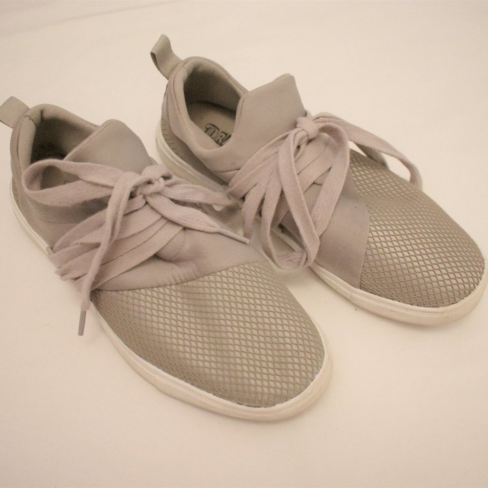 Grey Lace Up Tennis Shoes/Sneakers
